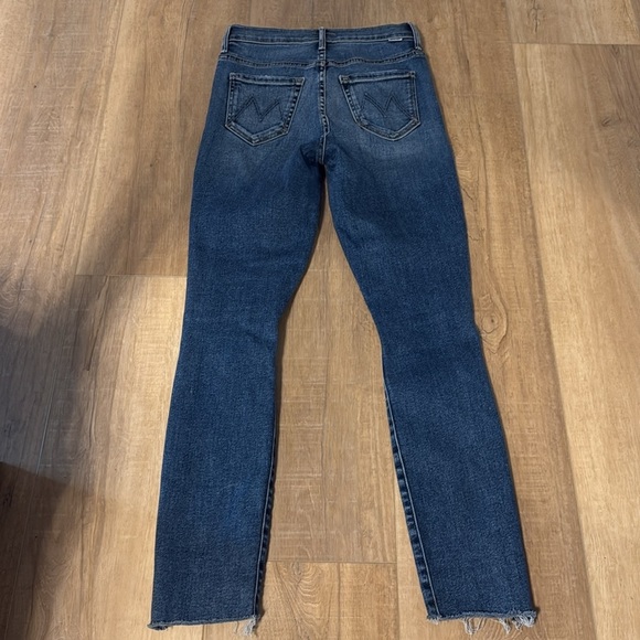 MOTHER The Stunner Zip Ankle Step Fray Jeans Size 25 - Picture 3 of 9